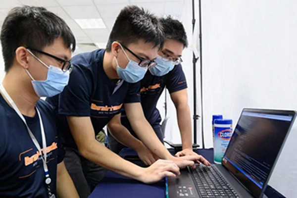 新加坡理工学院校园生活中的学术和社交平衡